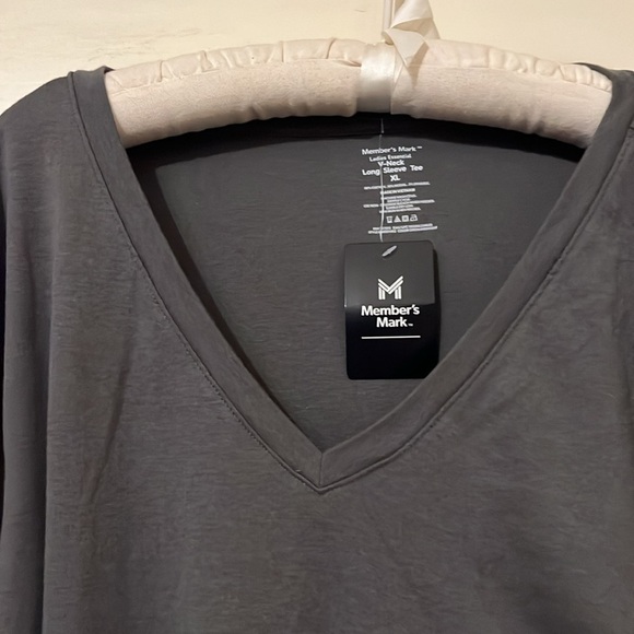 NWT ladies essential V-Neck Lon Sleeve Tee color: green midnight - Picture 2 of 5